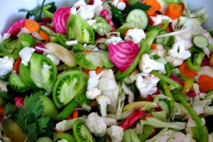 Salata asortata de legume si fructe