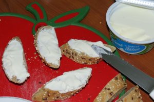 Senvis cu crema de branza, omleta si ciuperci