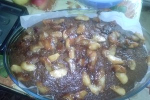 Negresa cu glazura de mere caramelizate