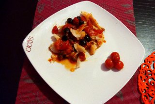 Peste cu sos de rosii cherry.