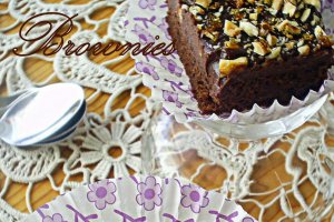 Brownie cu alune caramelizate