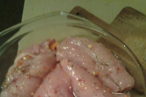Rulouri din piept de pui cu miez de carne tocata si legume