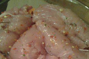 Rulouri din piept de pui cu miez de carne tocata si legume