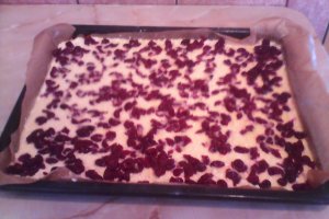 Prajitura cu brinza dulce si fructe