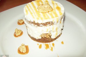 Cheesecake cu nuci si caramel