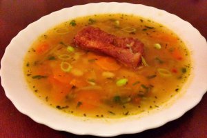 Ciorba de fasole cu praz si zucchini