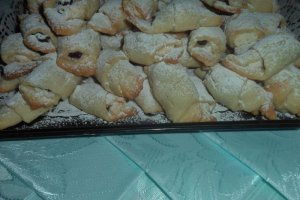 Cornulete cu nuca de cocos si visine