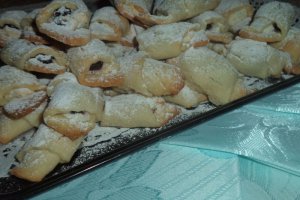 Cornulete cu nuca de cocos si visine