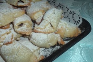 Cornulete cu nuca de cocos si visine