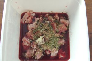 Frigarui cu cartofi prajiti, noi, chiftele de zucchine si sos de iaurt