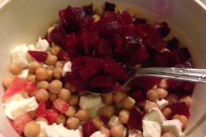 Salata de naut cu maioneza si castraveti murati