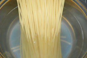 Budinca cu spaghete,branza dulce si stafide