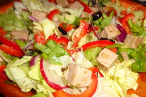 Salata cu ton cuburi