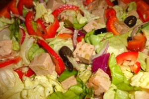 Salata cu ton cuburi