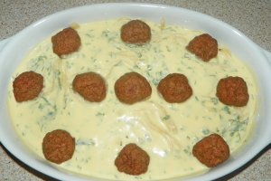 Spaghete la cuptor cu chiftelute picante