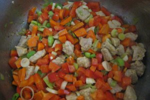 Pilaf cu legume, carne si curry