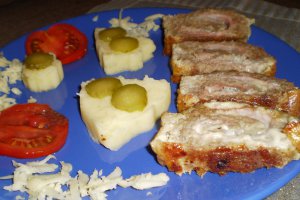 Rulada din carne tocata umpluta