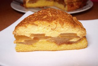 Tort cu crema de zahar ars si mere- Reteta Nr. 400