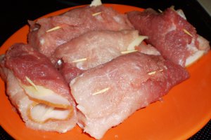 Rulou de snitel umplut