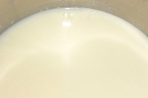 Clatite cu branza de vaca si zmeura
