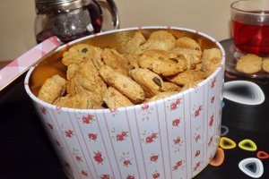 Biscuiti sarati cu fulgi de ovaz si seminte