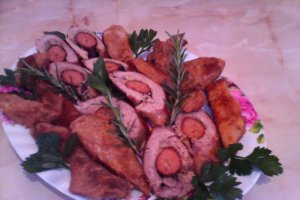 Rulada din pulpa de porc cu carnat de casa si friptura