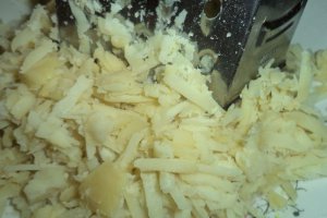 Ficatei de pui cu garnitura de cartofi caliti