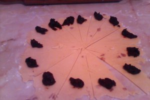 Cornulete fragede cu gem de prune