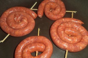 Carnaciori prajiti cu sos de leurda si dovlecel