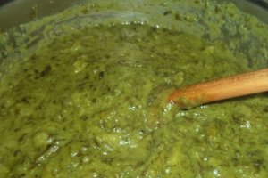Carnaciori prajiti cu sos de leurda si dovlecel