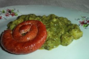 Carnaciori prajiti cu sos de leurda si dovlecel