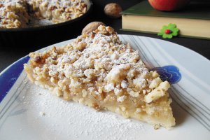 Prajitura cu mere si crumble cu nuca