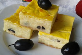 Placinta cu cas de capra si masline
