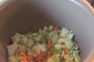Ciorbă de porc dreasă cu zdrențe din ou