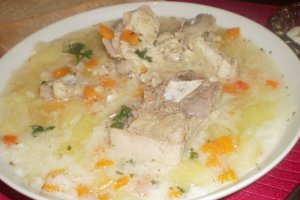 Ciorba acra cu tarhon si oase garf