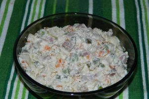 Salata de boeuf cu limba afumata