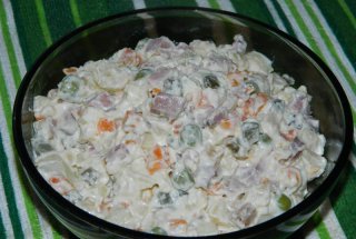 Salata de boeuf cu limba afumata