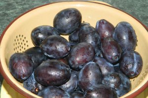 Prune caramelizate