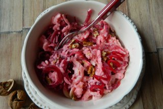 Salata de toamna cu sfecla si gulie