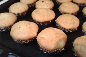 Briose cu banane,portocala confiata si crema choco