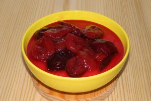 Gris cu lapte cu prune caramelizate