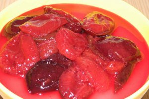 Gris cu lapte cu prune caramelizate