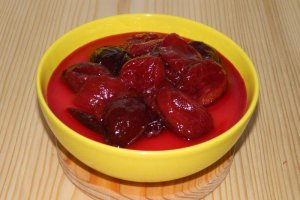 Gris cu lapte cu prune caramelizate