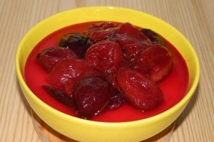 Gris cu lapte cu prune caramelizate