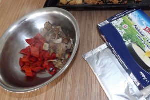 Legume sotate cu crutoane si branza fondue
