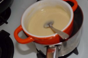 Legume sotate cu crutoane si branza fondue