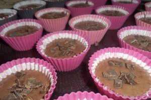 Desert briose de post cu must, in si ciocolata neagra