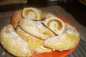 Cornuri cu dulceata din coaja de portocale