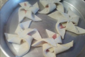 Aperitiv "Morisca" cu salam si cascaval