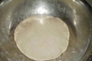Placinte cu branza si ceapa la tigaie